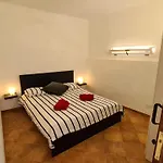 Oasis House * Nazaret